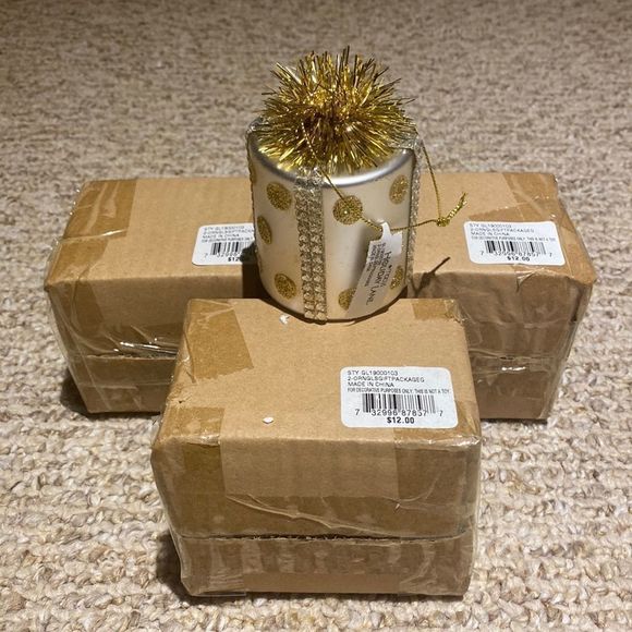 NWT. Holiday Lane by Macys Gift Packages Ornaments - Picture 1 of 7